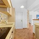 Paradis Ana Villa *