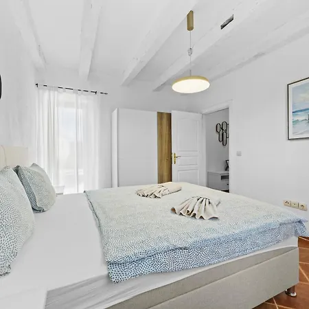 Paradis Ana Villa