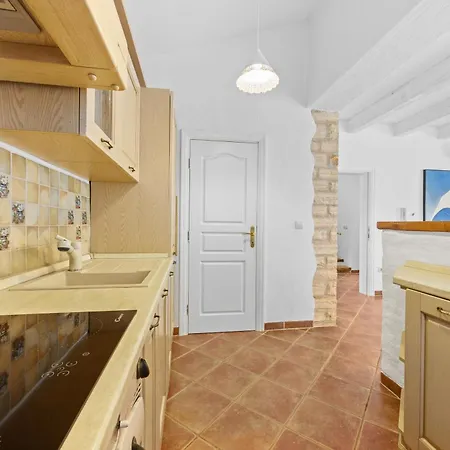 Paradis Ana Villa *